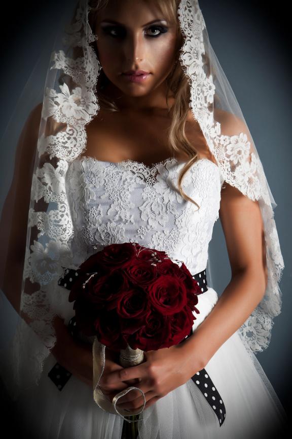 amy jo tatum couture wedding dress white lace wedding dress dark red rose 